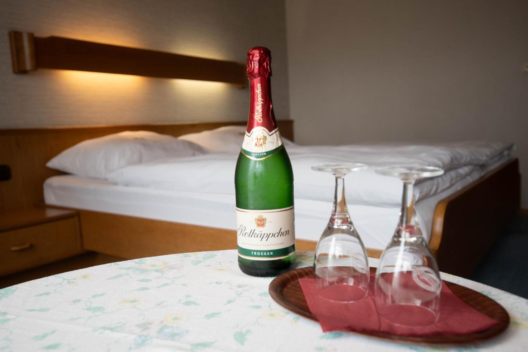 Landhotel Jaegerhof บิชอฟสกรุน ภายนอก รูปภาพ