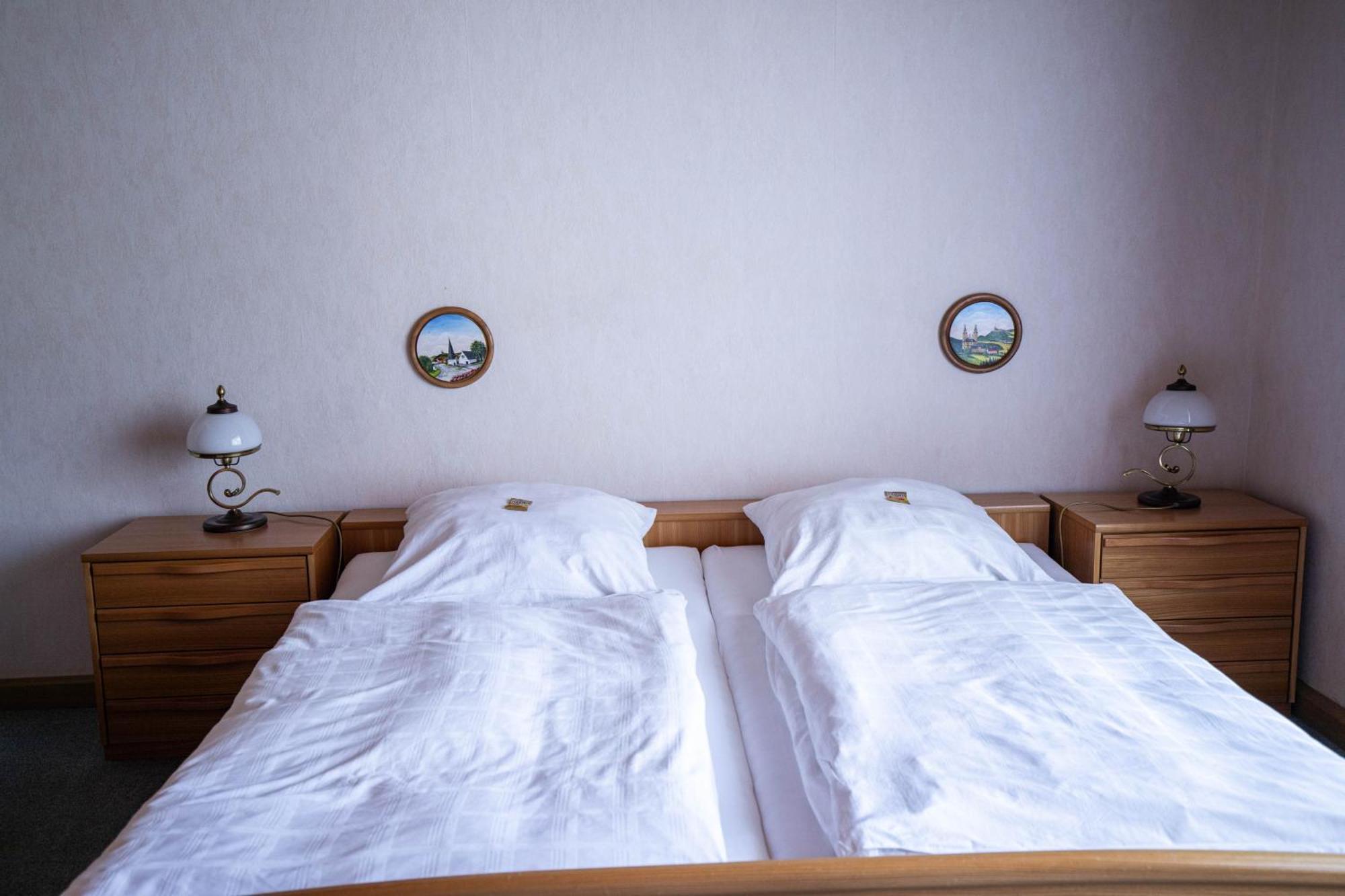 Landhotel Jaegerhof บิชอฟสกรุน ภายนอก รูปภาพ